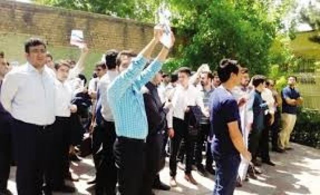 تجمع داوطلبان معترض دانشگاه آزاد این بار مقابل شورای عالی انقلاب فرهنگی