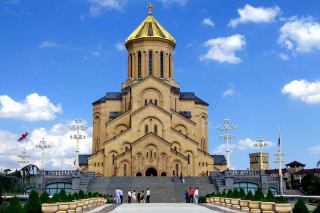 کلیسا جامع تثلیث تفلیس یکی ازجاذبه های گردشگری گرجستان