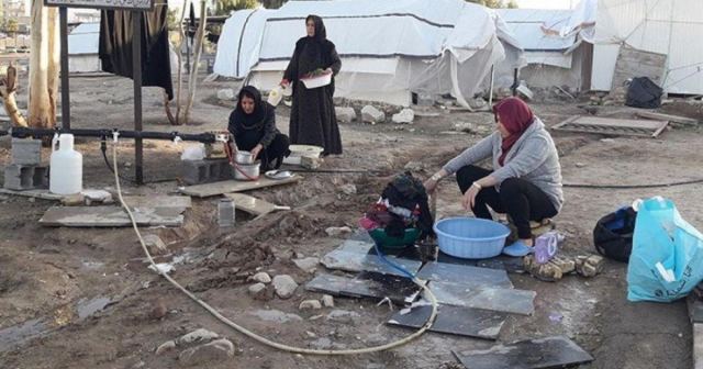 مردم زلزله زده کرمانشاه همچنان از کمبود سرویس بهداشتی رنج می برند