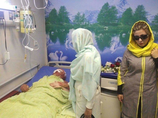 دیدار قربانیان اسید پاشی با معصومه جلیل پور