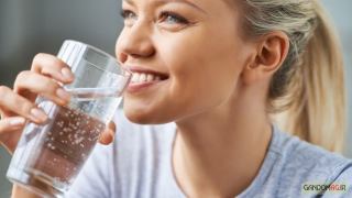 مزایای نوشیدن آب گرم؛ 6 دلیل برای نوشیدن آب گرم بجای آب سرد