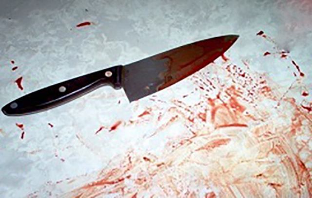 خواستگار تحقیر شده دخترجوان را با چاقو زد
