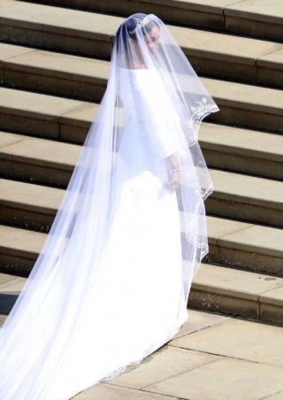 رمزگشایی از تاج عتیقه و لباس عروس نوه ملکه انگلیس