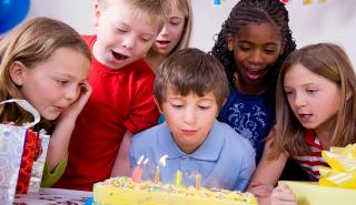 چرا باید به برگزاری جشن تولد برای کودکان اهمیت دهیم