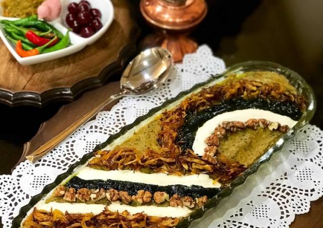 طرز تهیه کشک بادمجان مجلسی بسیار خوشمزه و لذیذ به همراه تزئین