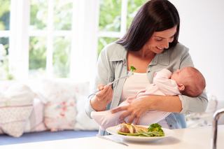 آیا تغذیه با شیر مادر به شما در کاهش وزن کمک می کند؟ - مقالات سلامتی