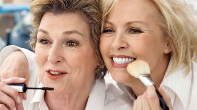 شیوه های آرایشی برای خانم‌های مسن