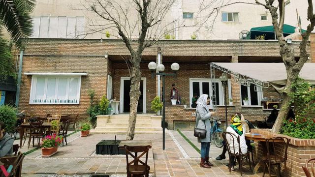 کافه گردی: رو به روی زیبایی در کافه روبهرو