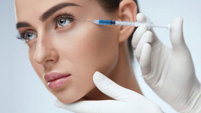 عوارض و فایدههای انجام بوتاکس