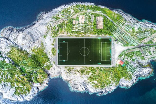 زمین های فوتبالی که در زیباترین مناظر ساخته شده‌اند کدامند؟