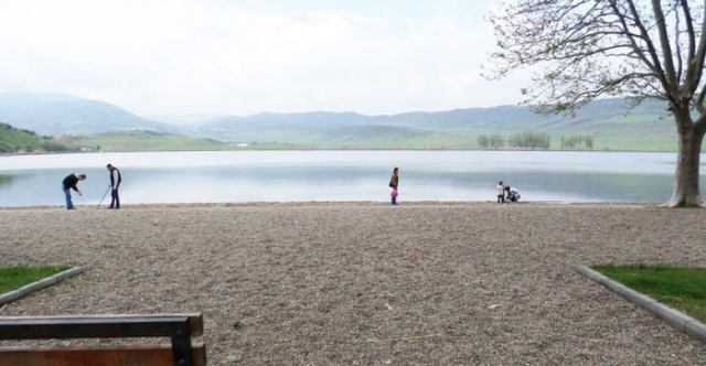 دریاچه لیسی مکانی باچشم اندازهای صخره ای با پوشش های گیاهی متعدددرگرجستان