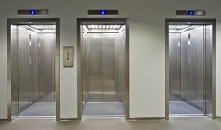 آسانسورهای بیمارستان بوشهر استاندارد نیست