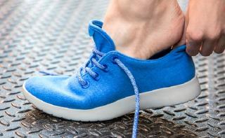 4 بدترین عوارض پوشیدن کفش بدون جوراب برای سلامتی‌تان