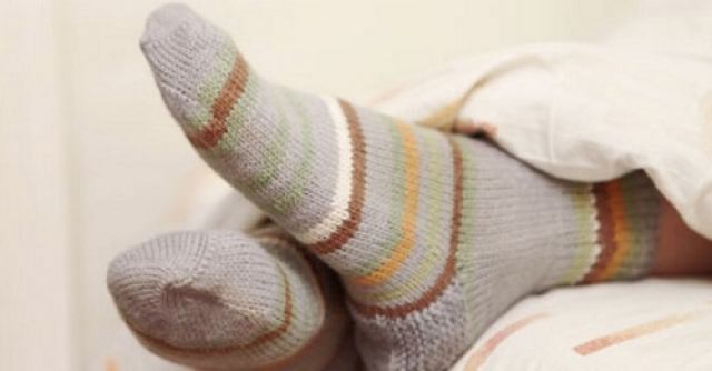4 فایده خوابیدن با جوراب که خیلی عجیب اما واقعی است
