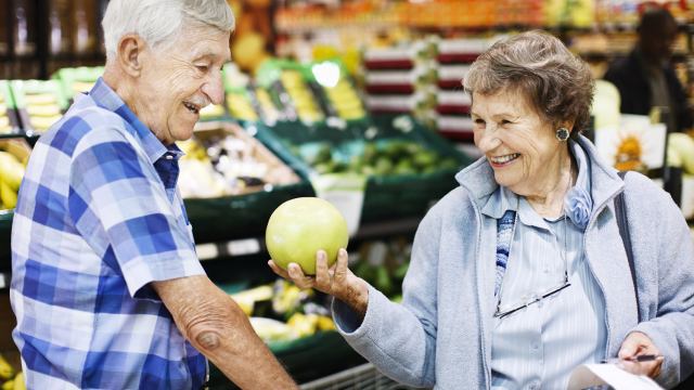 بهترین تغذیه‌ی مناسب سالمندان چیست