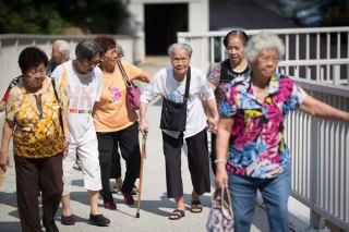 فواید پیاده‌روی کوتاه مدت برای سالمندان