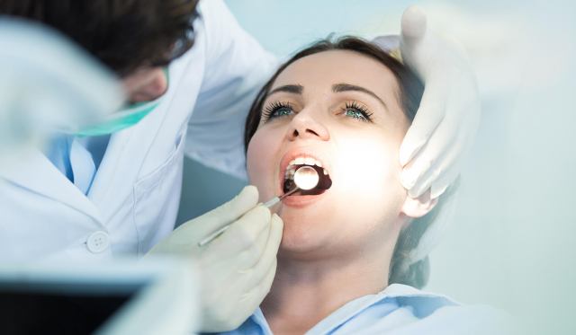 نکشیدن دندان عقل چه خطراتی دارد؟
