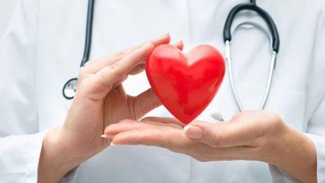 علت تپش قلب چیست؛ از نشانهها تا راههای درمان تپش قلب