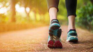 25 فایده شگفت انگیز پیاده روی برای سلامتی