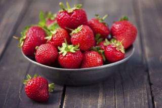 خواص و مضرات توت فرنگی برای سلامتی