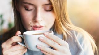 آیا نوشیدن قهوه برای پوست بد است؟