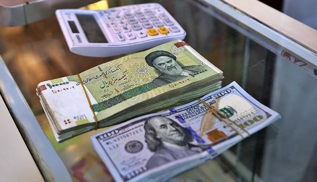 قیمت دلار در ایران چند تومان است؟