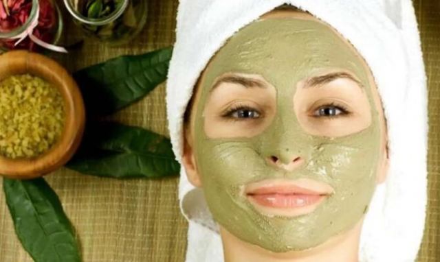 15 فایده بی نظیر ماسک سدر برای پوست و مو