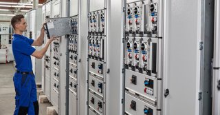 قوانین نصب تابلو برق چیست و شرکت تابلو برق  چه قطعاتی را در اختیار متخصصان خود قرار می دهد؟
