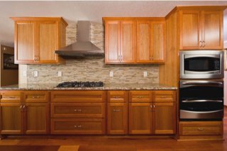 مزایا و معایب کابینت آشپزخانه پی وی سی و چوبی چیست؟