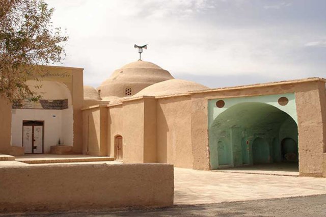 مسجد بیرون ابرکوه