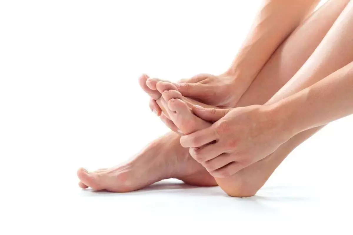 برای رفع خستگی پا چه کنیم؟ راهکار های عالی برای رفع خستگی پاهای شما