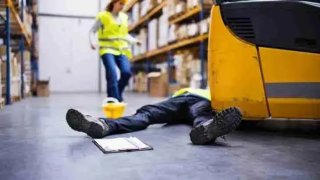 حوادث کار با جک پالت برقی