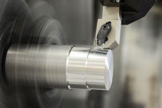 خدمات تراشکاری قطعه صنعتی
