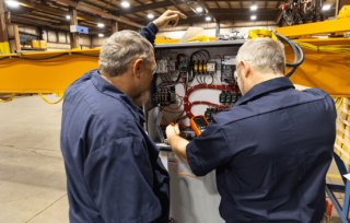 تعمیرکار جرثقیل | اعزام تکنسین حرفه‌ای برای تعمیر انواع جرثقیل