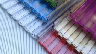 خرید ورق پلی کربنات لانه زنبوری؛ انتخابی هوشمند برای پوشش‌های مقاوم و سبک