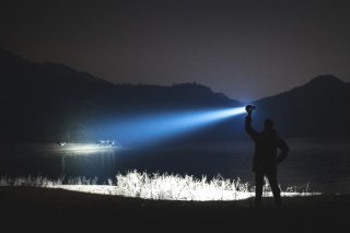 راهنمای خرید چراغ قوه زوم دار، بدون اشتباه!