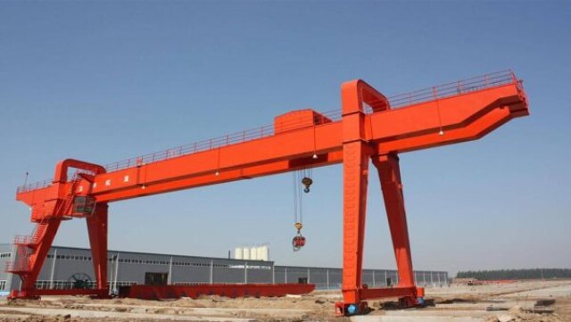 جرثقیل دروازه ای 30 تن (Gantry Crane 30 Ton)
