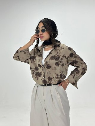 چطور با یک شومیز دخترانه ساده، استایل خیابانی ترند بسازیم؟