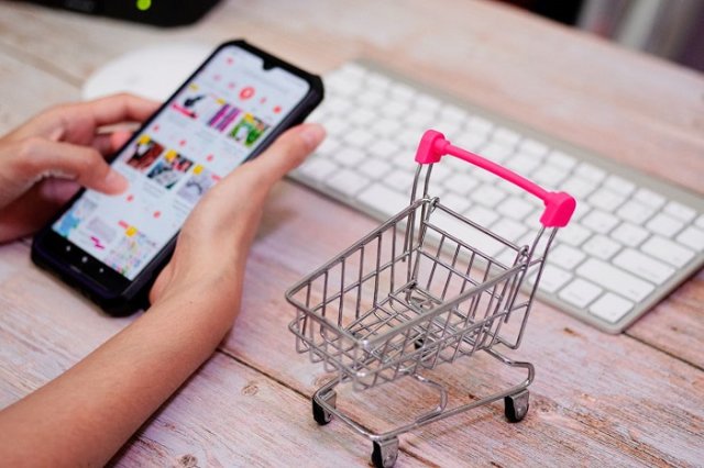 چگونه پیج اینستاگرام را به وبسایت فروشگاهی تبدیل کنیم؟