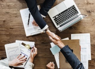 فرق اخذ کارت بازرگانی برای شخص حقوقی با اخذ کارت بازرگانی برای افراد حقیقی چیست؟