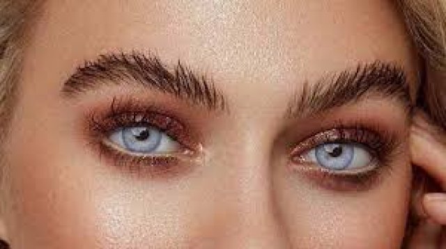 لنز طوسی یخی روشن؛ انتخابی خاص و منحصربه‌فرد برای چشمان شما