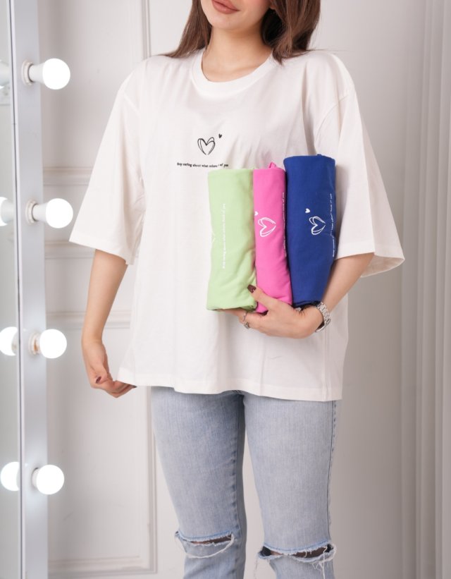 از خانه تا بیرون: چطور با هودی و تیشرت یک استایل کژوال شیک بسازیم؟